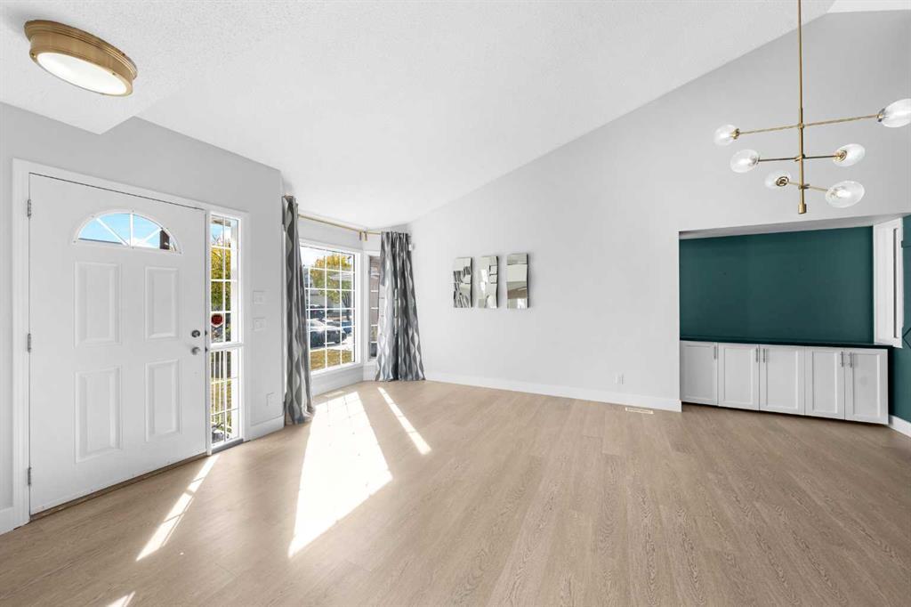 30 Hidden Circle Northwest, Calgary – Residential Detached Listing Photo 3