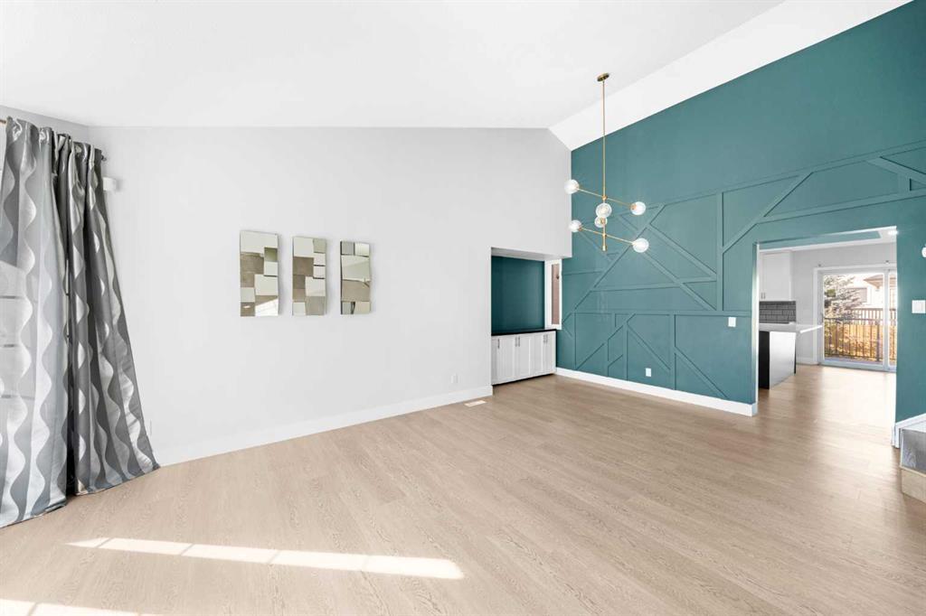 30 Hidden Circle Northwest, Calgary – Residential Detached Listing Photo 4