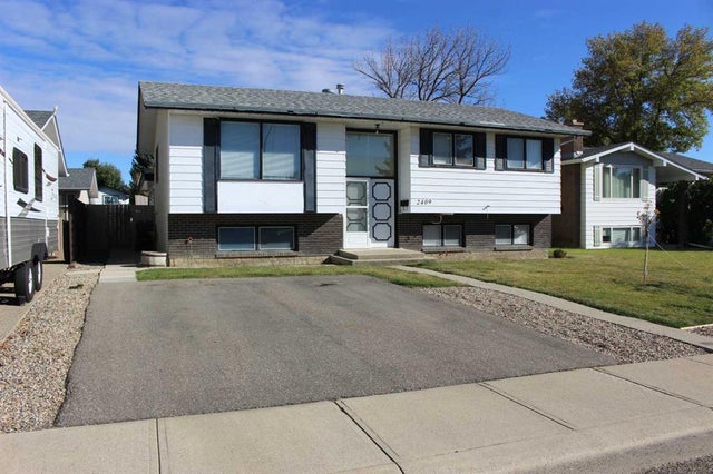 2409 17 Street N, Lethbridge