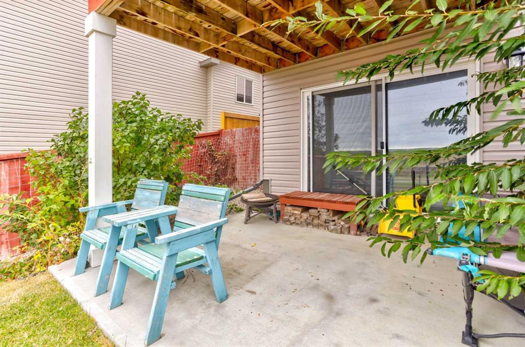 60 Alma Isobell Hodder Crescent N, Lethbridge