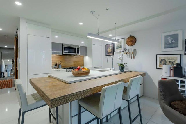 210, 1020 9 Avenue Se, Calgary