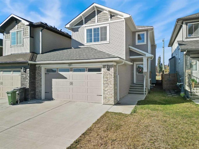 743 Edgefield Crescent, Strathmore