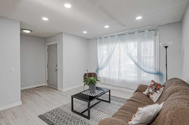 72 Strathcona Crescent, Calgary