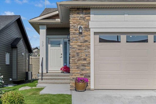 99 Sierra Morena Manor Sw, Calgary