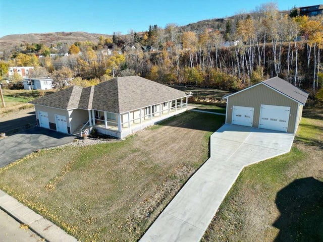 11111 99 Street, Peace River