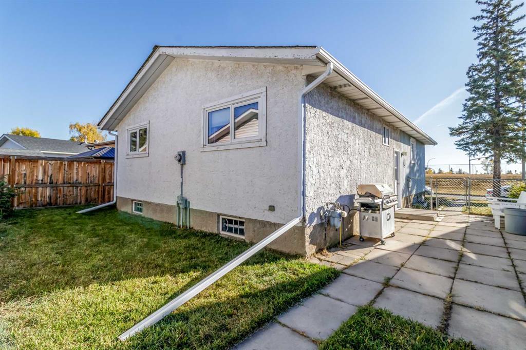 844 Rundlecairn Way Northeast, Calgary – Residential Detached Listing Photo 3