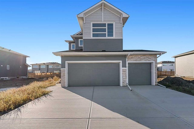 95 Dawson Wharf Mount, Chestermere