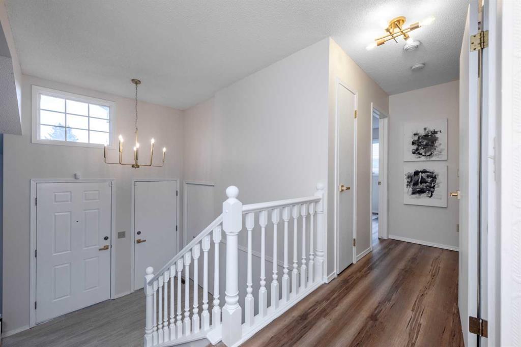 47 Hawkstone Drive Northwest, Calgary – Residential Detached Listing Photo 12