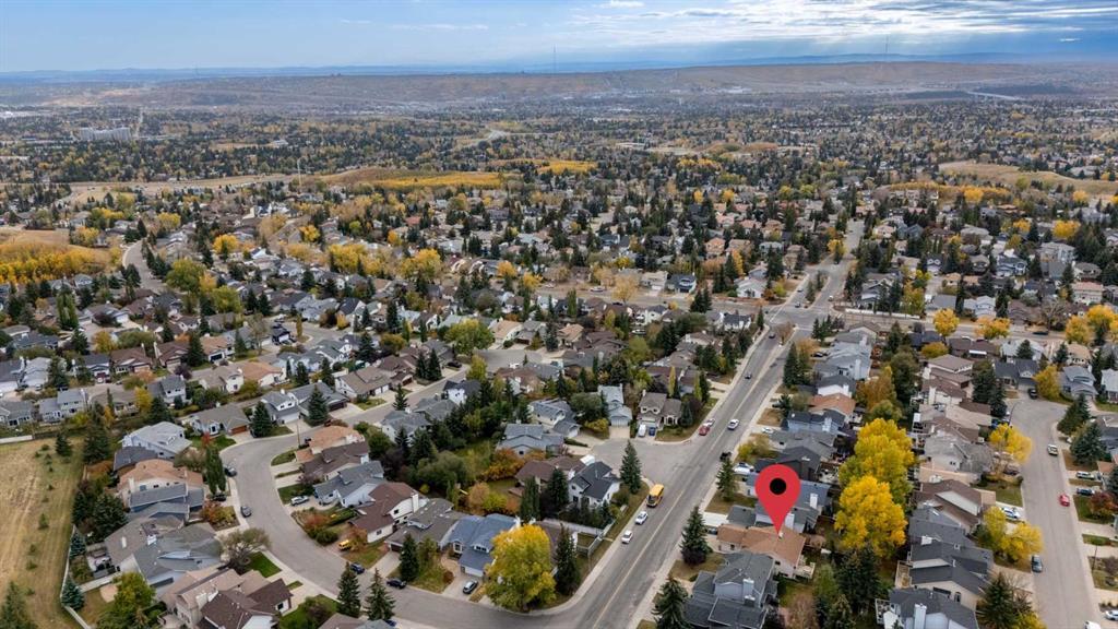 47 Hawkstone Drive Northwest, Calgary – Residential Detached Listing Photo 7