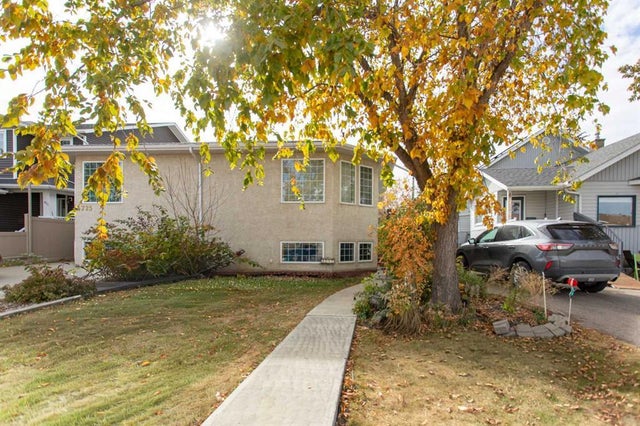 4727 49a Avenue, Lacombe