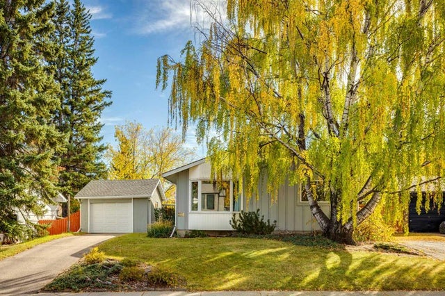 114 Hallbrook Drive Sw, Calgary