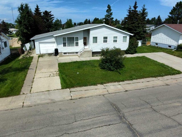 300 Hammond Drive, Fox Creek