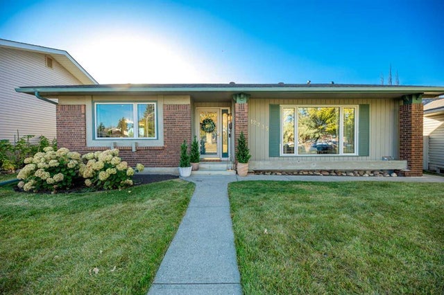 12235 Lake Fraser Way Se, Calgary