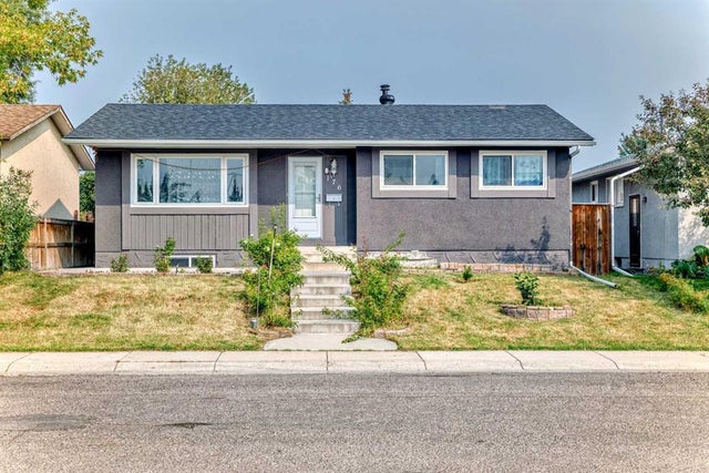 176 Pinecliff Way Ne, Calgary