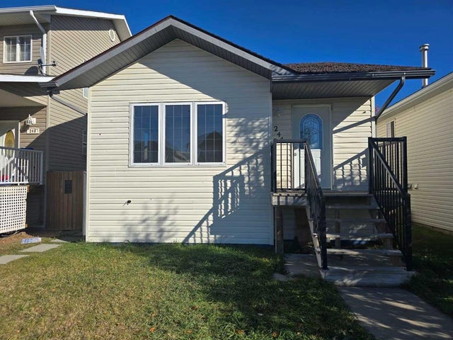 244 16 Street E, Brooks
