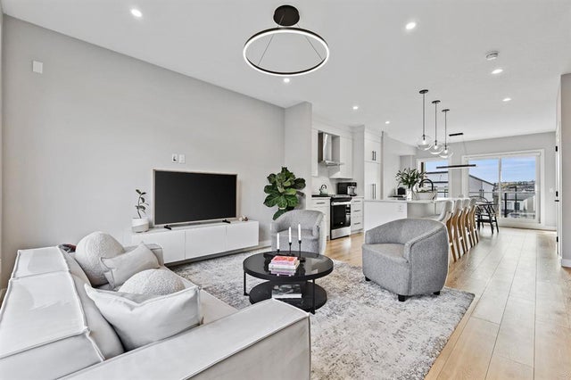 2225 77 Street Sw, Calgary