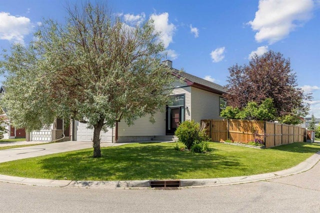 4 Martha's Meadow Place Ne, Calgary