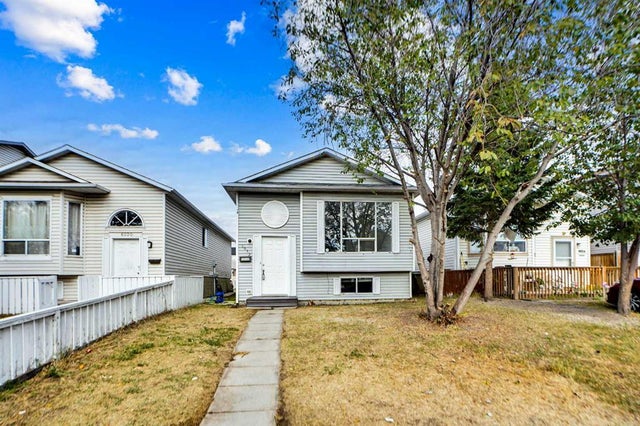 6032 Martingrove Road, Calgary