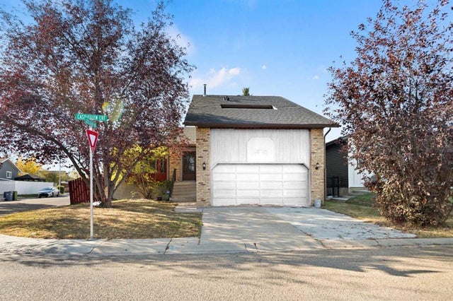 48 Castleglen Court Ne, Calgary