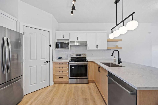 201, 2066 Luxstone Boulevard Sw, Airdrie