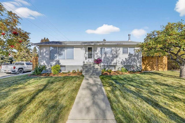 2158 23 Avenue, Didsbury