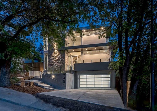 2407 13 Avenue Nw, Calgary