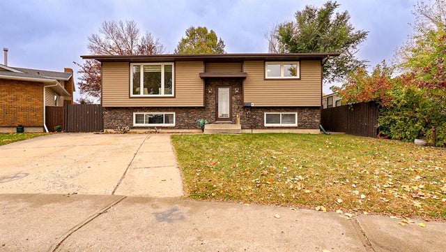 37 Ross Haven Way Se, Medicine Hat