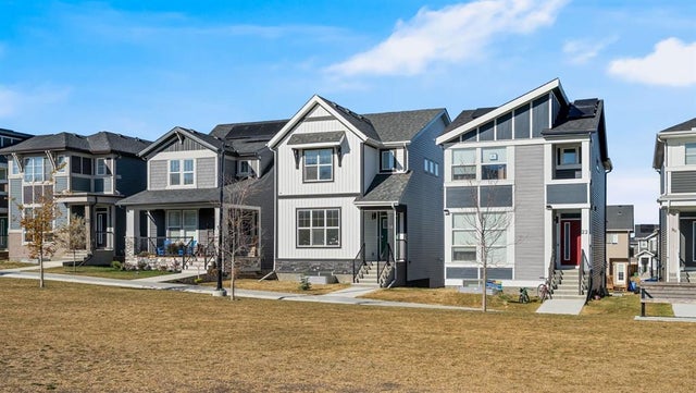 18 Amblehurst Path Nw, Calgary