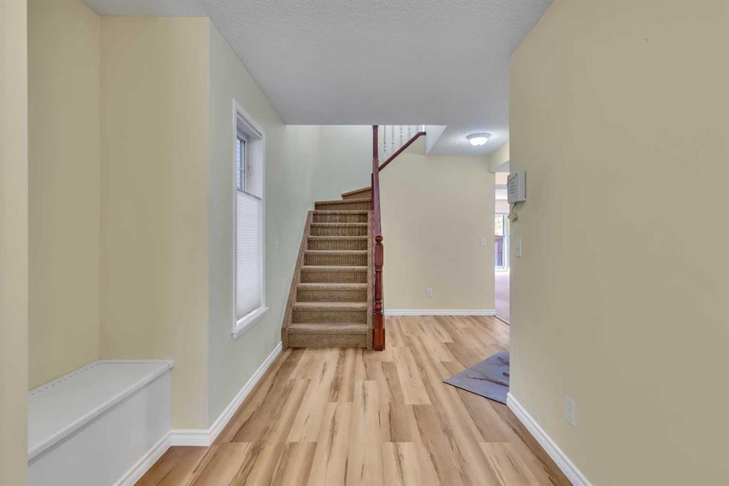 140 Valley Ridge Heights Northwest, Calgary – Residential Row/Townhouse Listing Photo 3