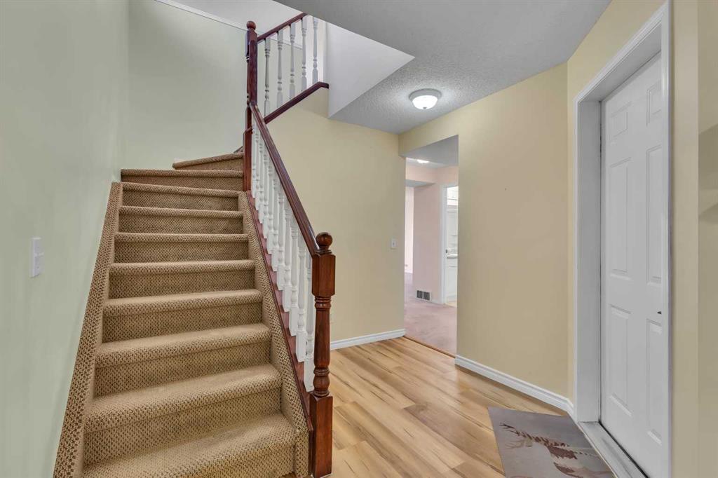 140 Valley Ridge Heights Northwest, Calgary – Residential Row/Townhouse Listing Photo 5