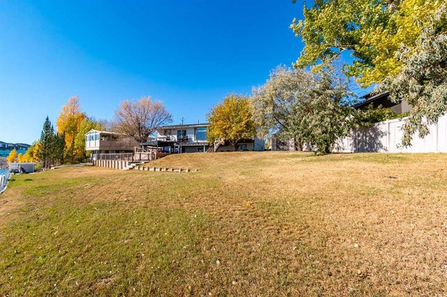 1044 West Chestermere Drive, Chestermere