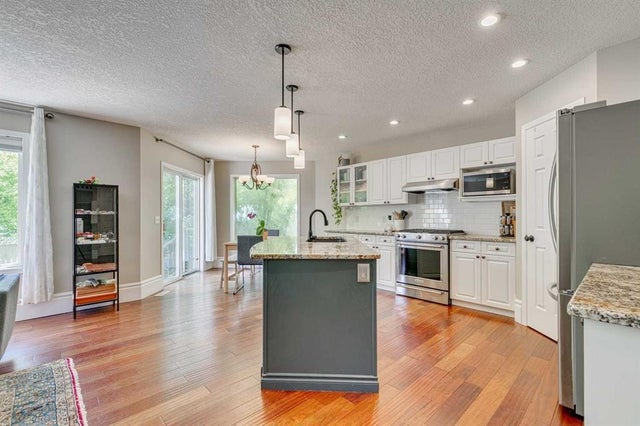 219 Chapalina Place Se, Calgary