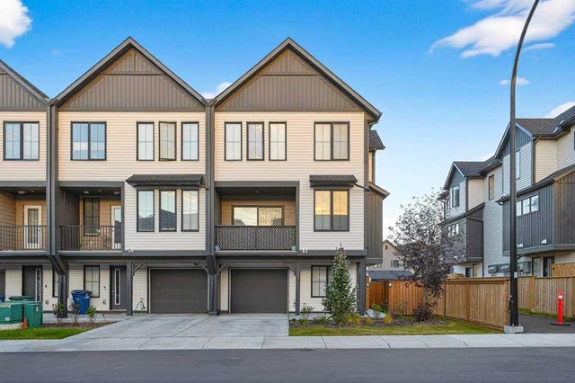 675 South Point Heath Sw, Airdrie