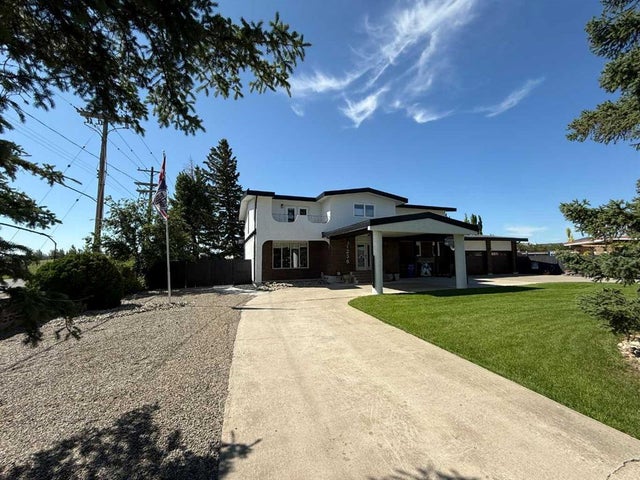 1236 40 Avenue N, Lethbridge