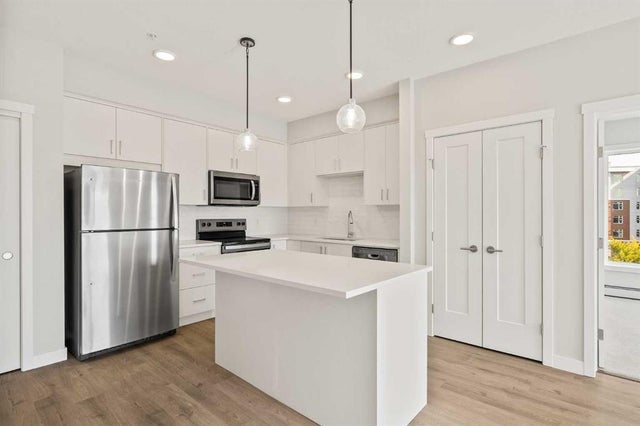 302, 660 Shawnee Square Sw, Calgary