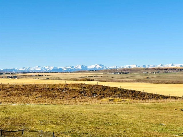 8121 408 Avenue E, Rural Foothills County
