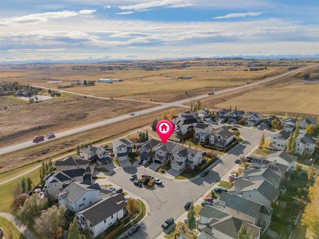303 Westmount Court, Okotoks
