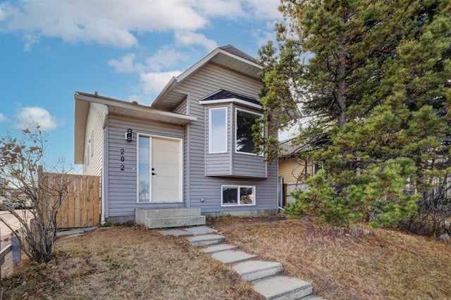 202 Falmere Way Ne, Calgary