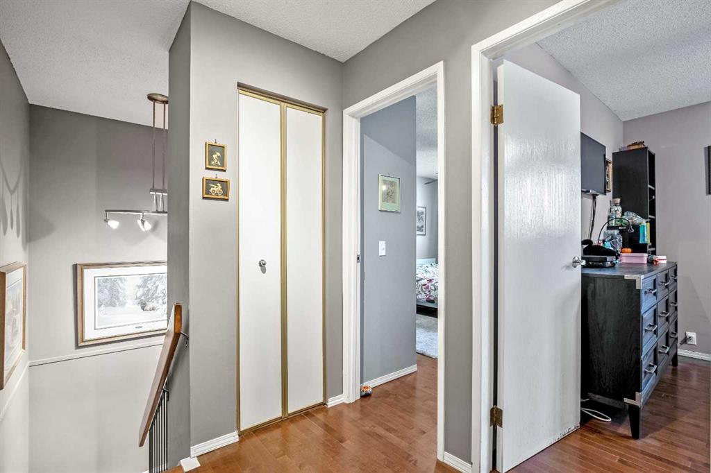 2, 1055 72 Avenue Nw Calgary Alberta T2K 5S4 Huntington Hills Home For Sale