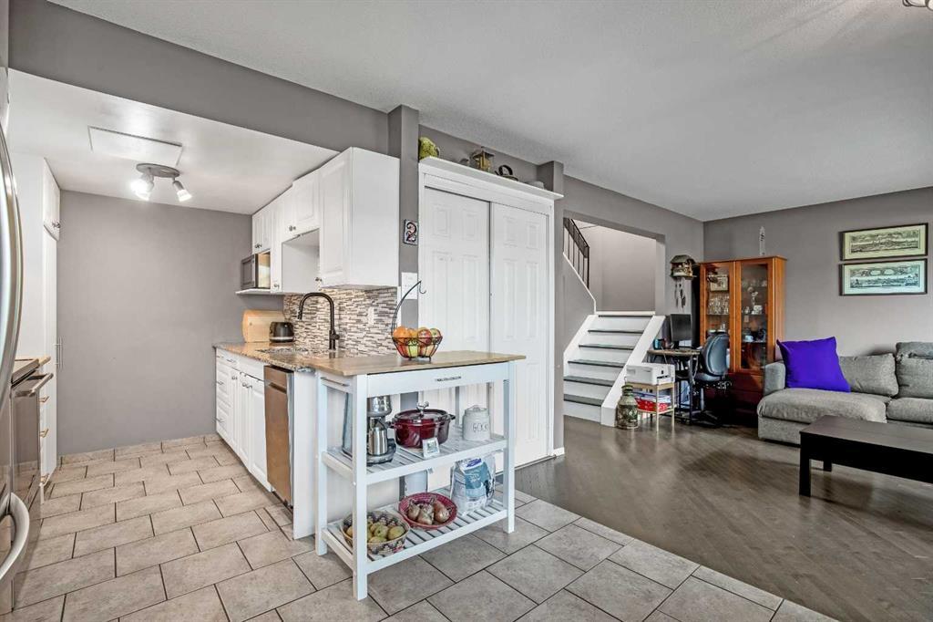 2, 1055 72 Avenue Nw Calgary Alberta T2K 5S4 Huntington Hills Home For Sale