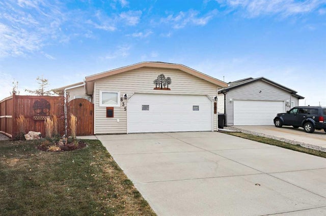 835 Beckner Crescent, Carstairs
