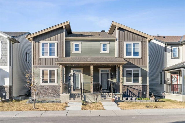 223 Carrington Circle Nw, Calgary