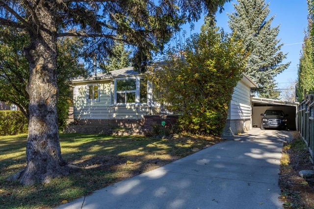 7932 36 Avenue Nw, Calgary