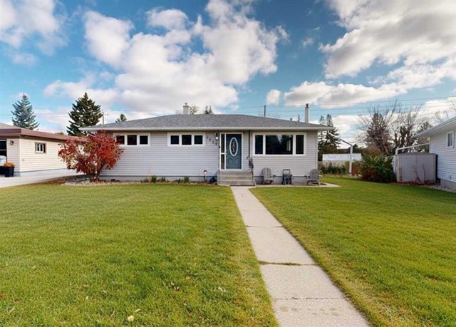 8028 5 Street Sw, Calgary
