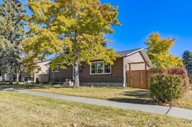 828 Queensland Drive Se, Calgary