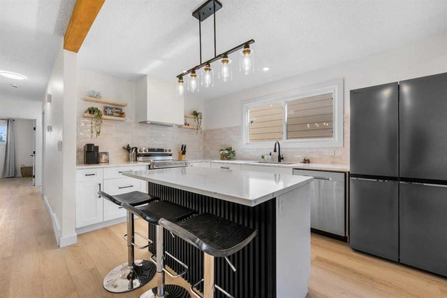 966 Berkley Drive Nw, Calgary