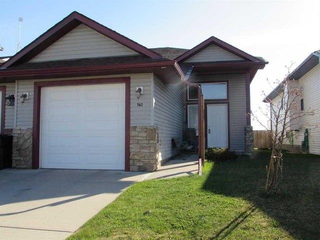 742 Carriage Lane Drive, Carstairs