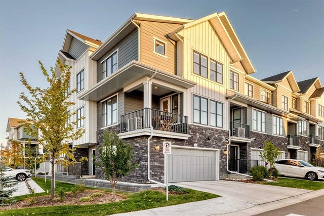 909 Crestridge Common Sw, Calgary