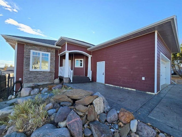 8245 102 Avenue, Peace River