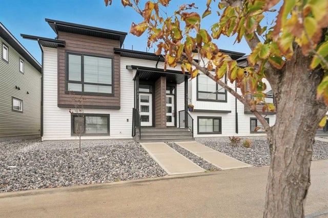 355 Spruce Street, Springbrook